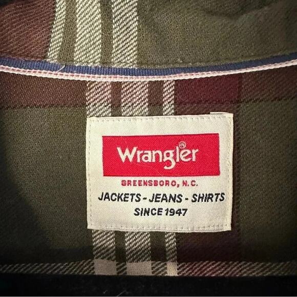 Wrangler plaid shirt, green and brown in Lake new condition says 2X - Picture 2 of 5